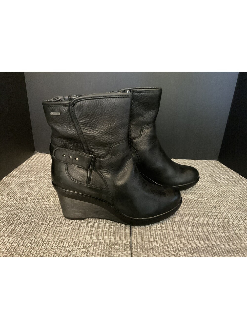 Womens Clarks Natira Kit GTX Black Leather Gore-Tex Wedge Boots. Size 8M. Nice!